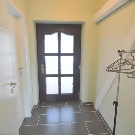 Attractive Holiday In Near Lake And Town Center *